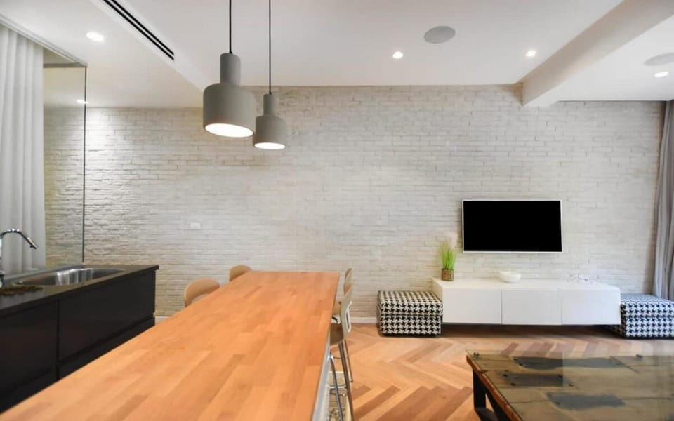 TV and multimedia, Kitchen or kitchenette, Living room, Seating area