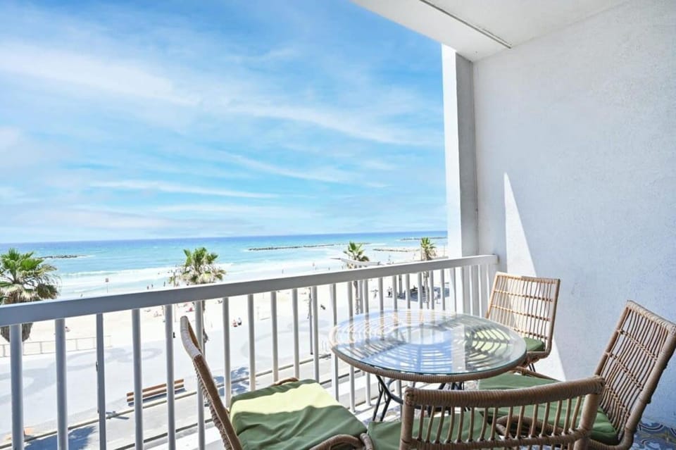 One step to the Sea by HolyGuest Apartment in Tel Aviv-Yafo