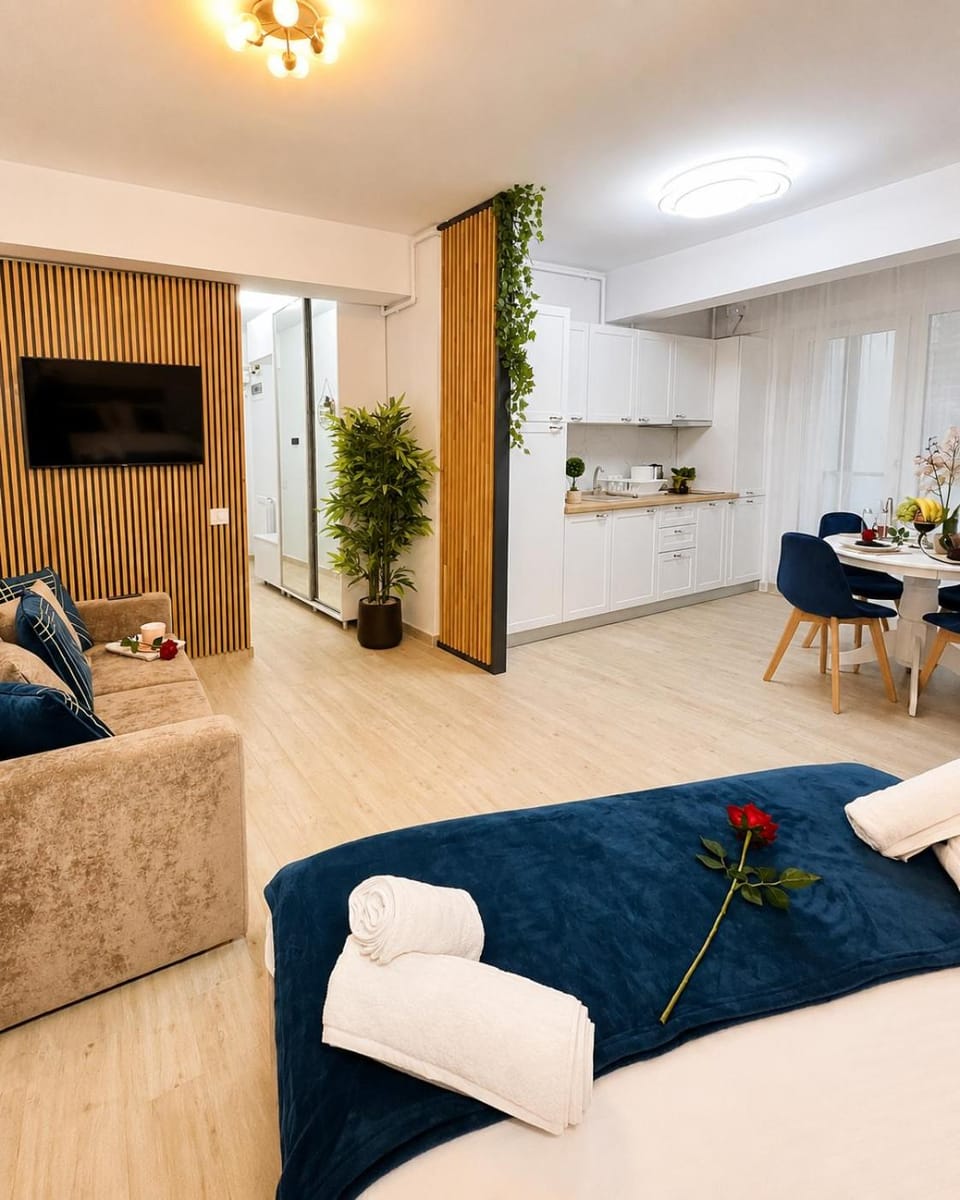Bed, TV and multimedia, Seating area, Dining area, Evening entertainment