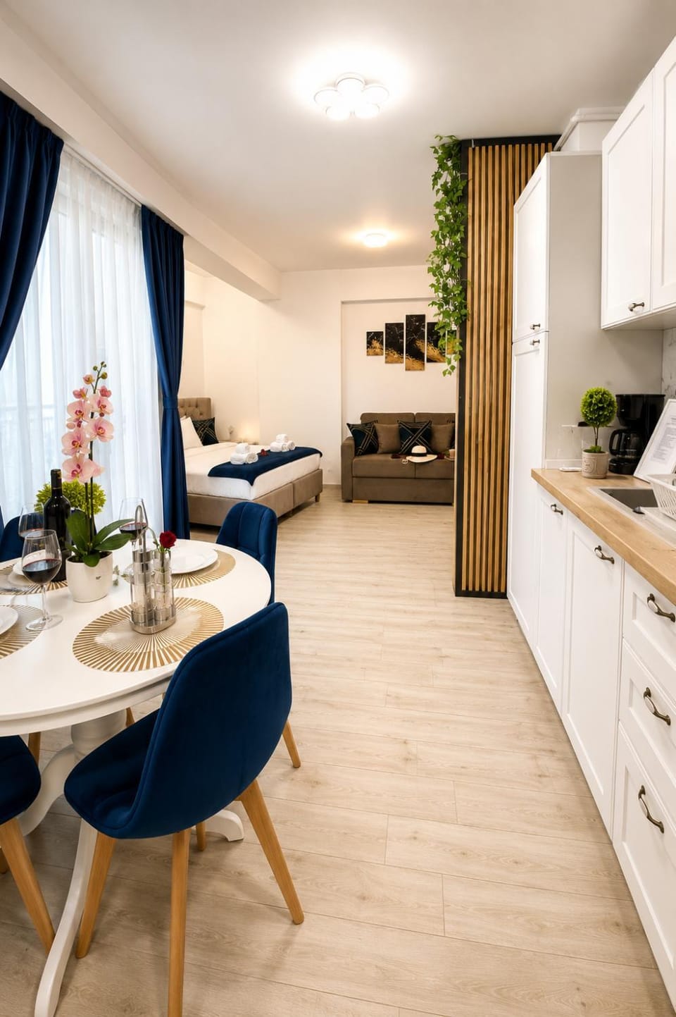 Bed, Kitchen or kitchenette, Photo of the whole room, Seating area, Dining area, Bedroom