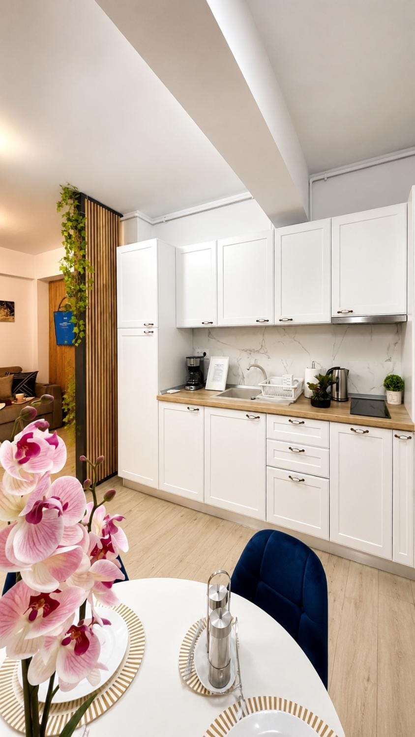 Coffee/tea facilities, Kitchen or kitchenette, Dining area