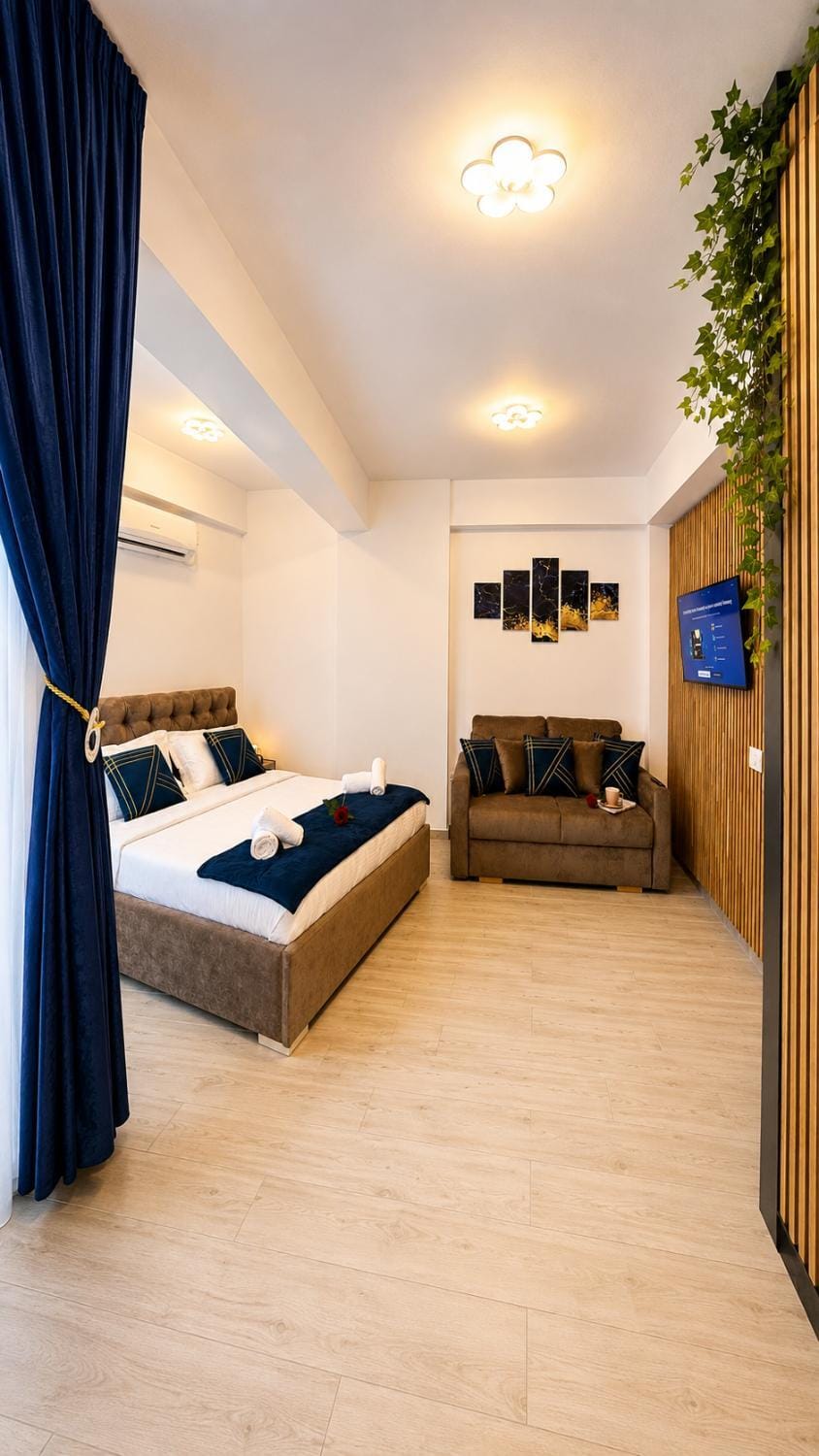 Bed, TV and multimedia, Photo of the whole room, Bedroom