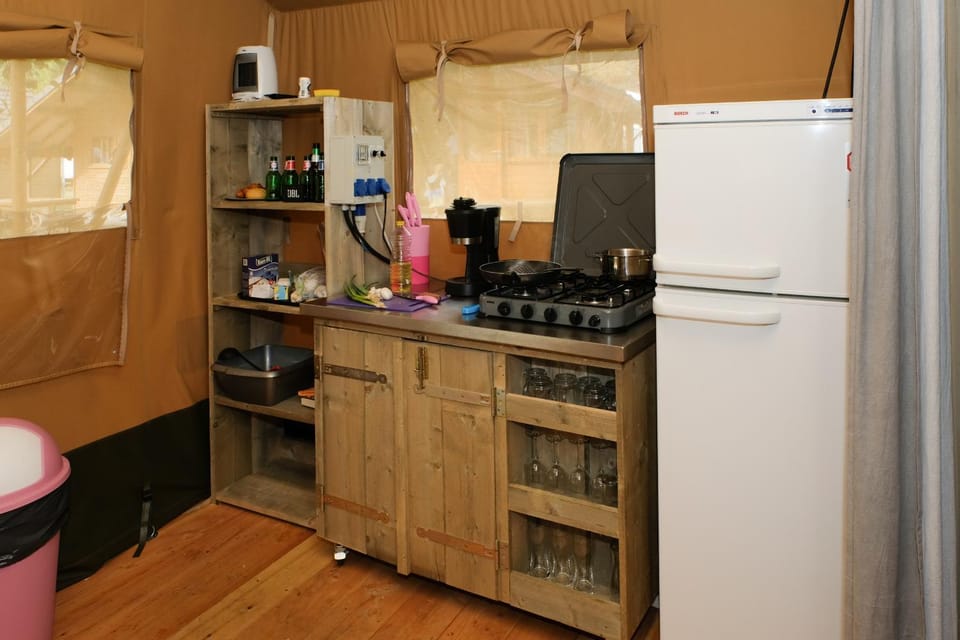 Coffee/tea facilities, Kitchen or kitchenette