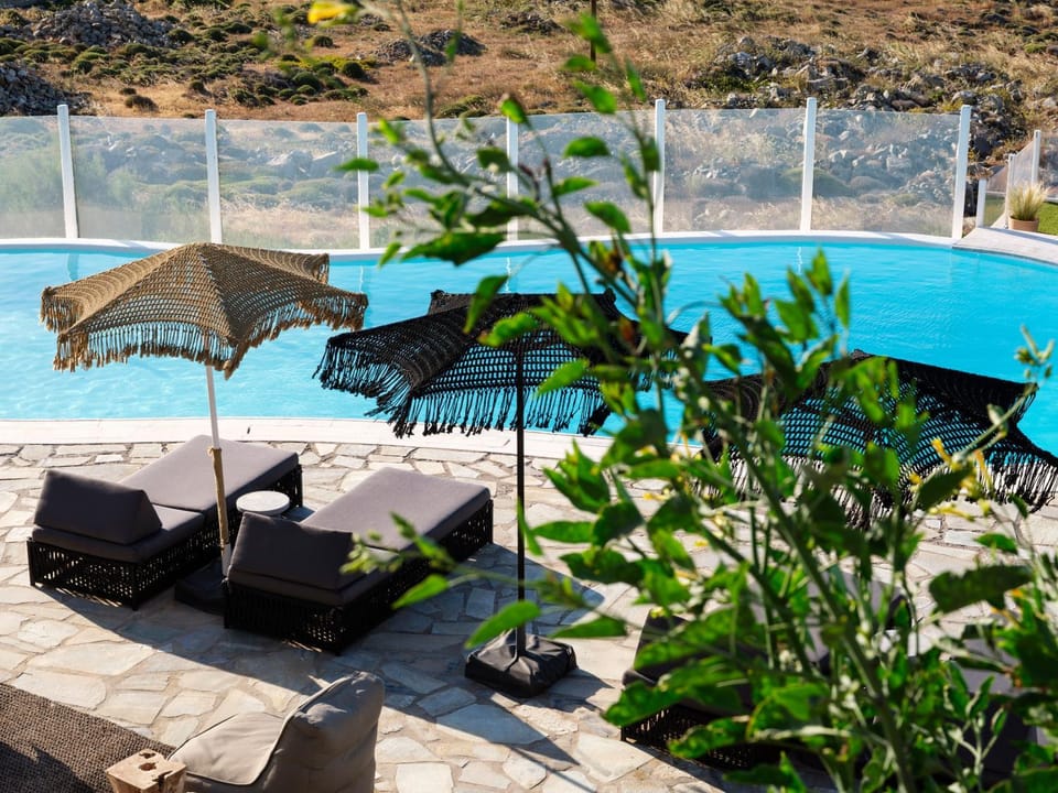 Pool view, Swimming pool, sunbed