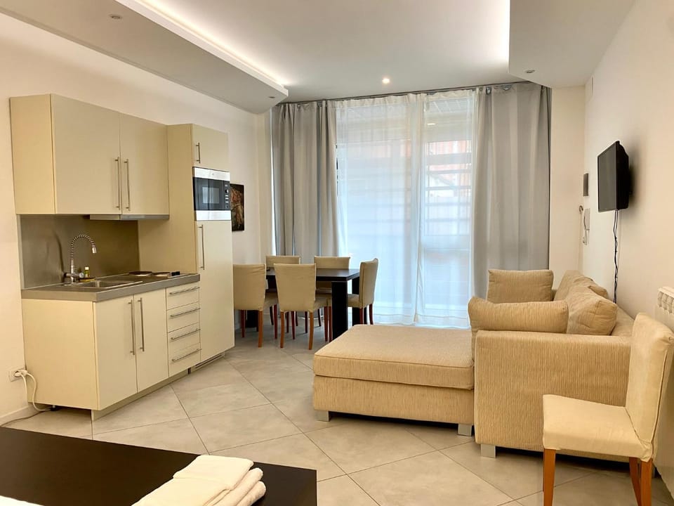 Living room, Seating area, Dining area