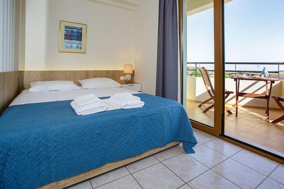 Bed, Balcony/Terrace, Bedroom