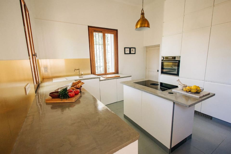 5 Bed Villa - Sleeps 10 - Pets - Pool - Parking Villa in Céret
