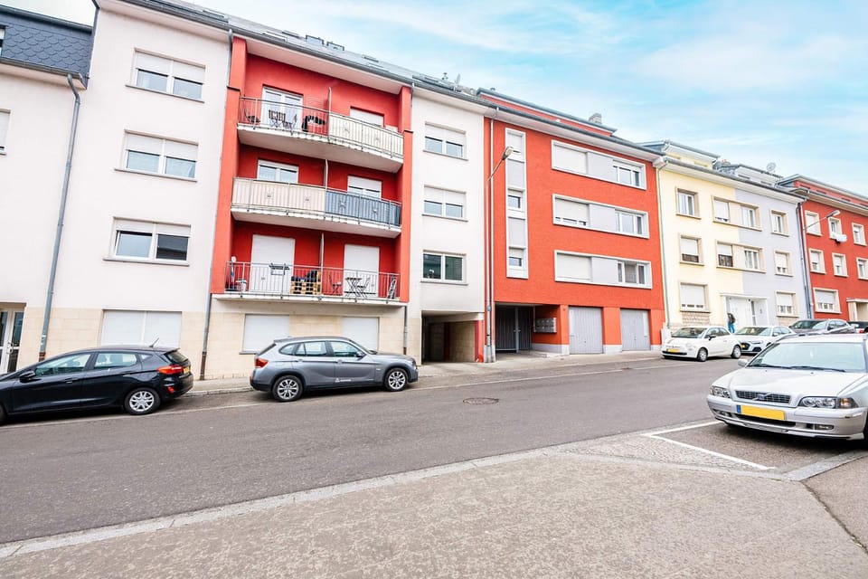 Property building, Facade/entrance, Neighbourhood