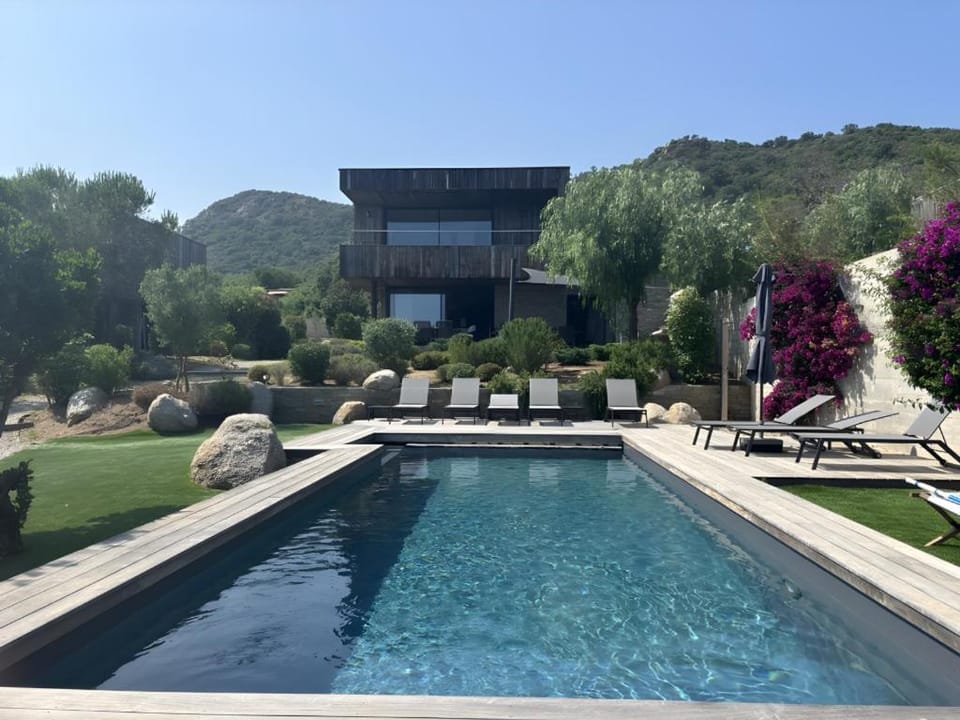 Property building, Garden, Pool view, Swimming pool, sunbed