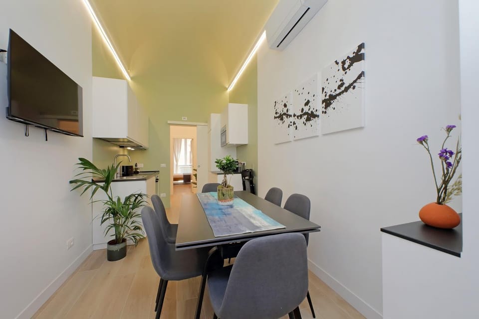 TV and multimedia, Living room, Seating area, Dining area
