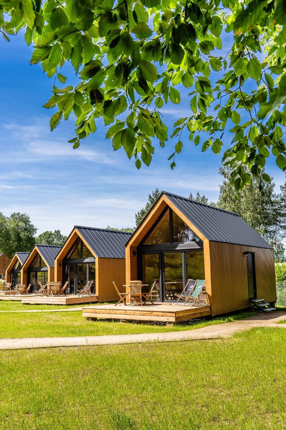 Property building, Day, Natural landscape, Garden, Garden view