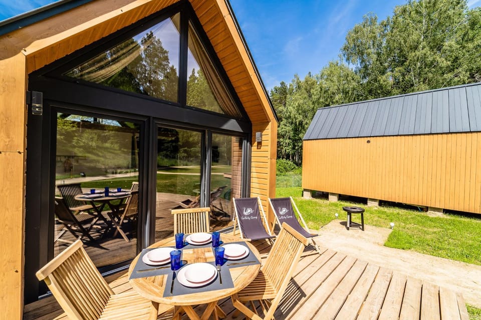 Property building, Patio, Day, BBQ facilities, Garden