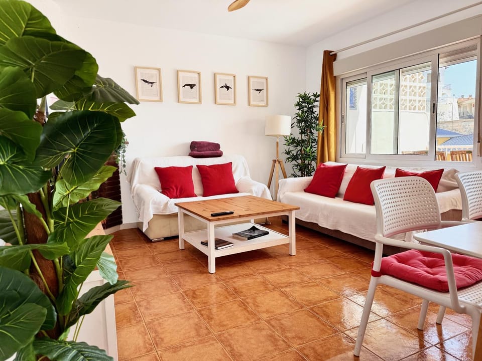 Living room, Dining area, Landmark view, Landmark view, Mountain view, Mountain view, Sea view, Sea view, Quiet street view, fireplace