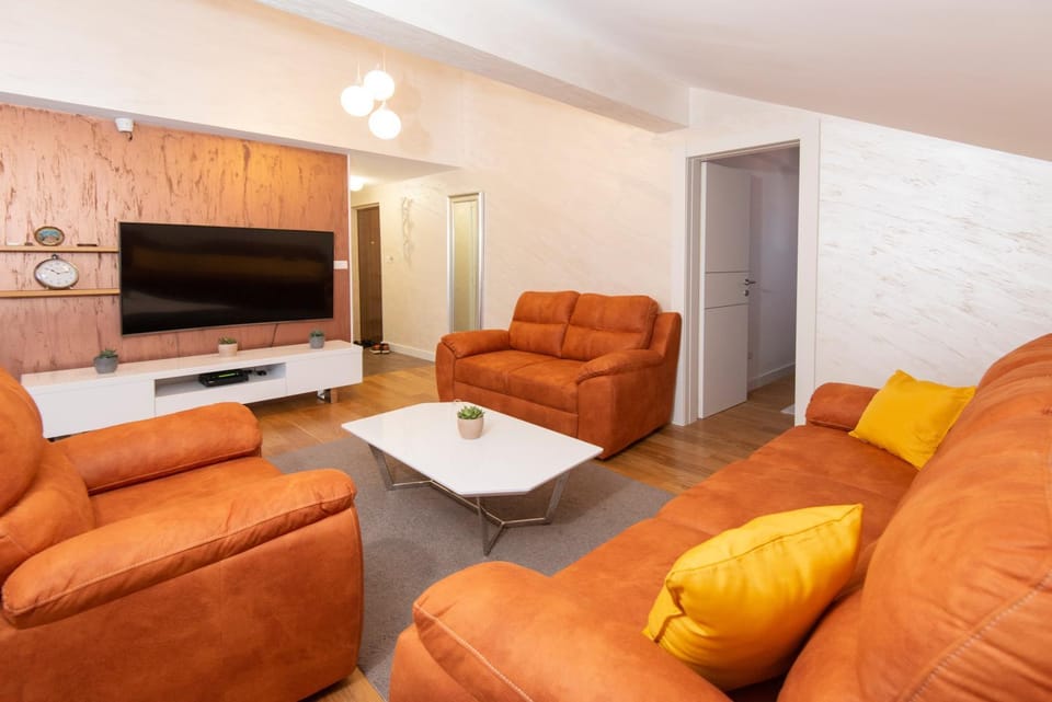 Communal lounge/ TV room, TV and multimedia, Seating area, Evening entertainment