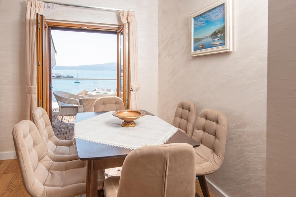 Dining area, Sea view