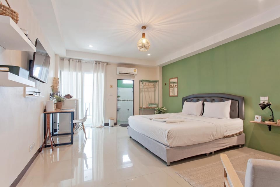 Bed, Photo of the whole room, Bedroom