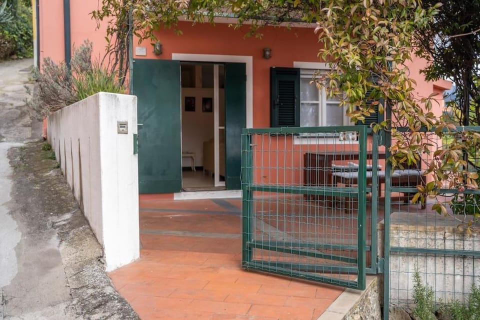 Property building, Patio, Facade/entrance