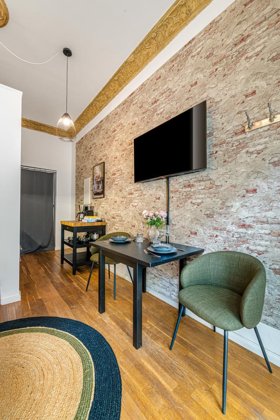 The Koburger I - Stylish studio with 38m2 space and full kitchen, Ideal for couples and business travelers Apartment in Berlin