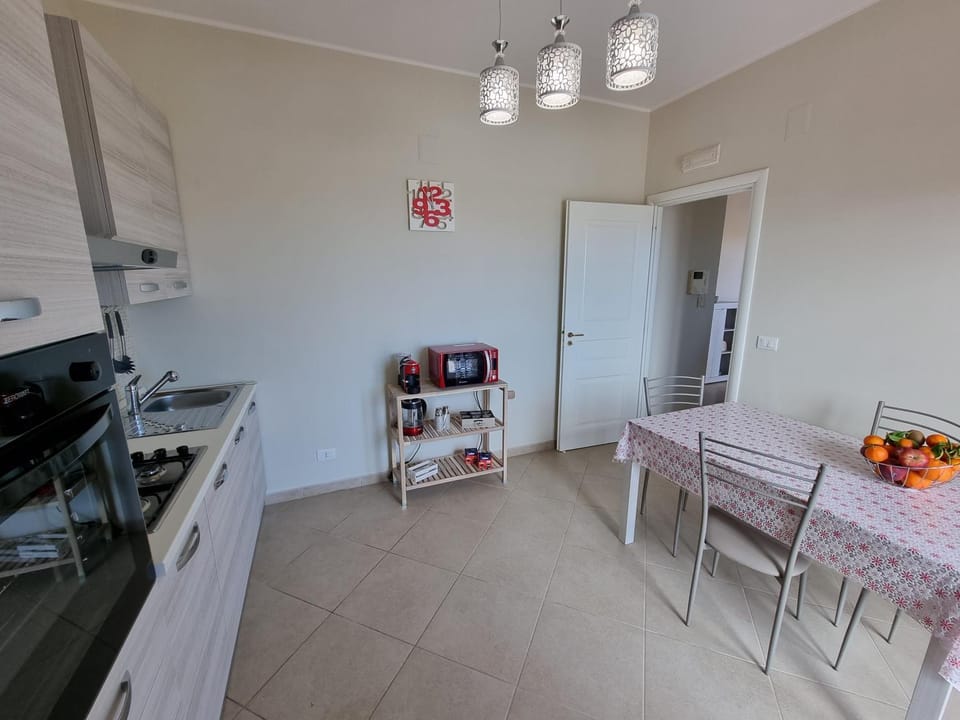Dining area, kitchen