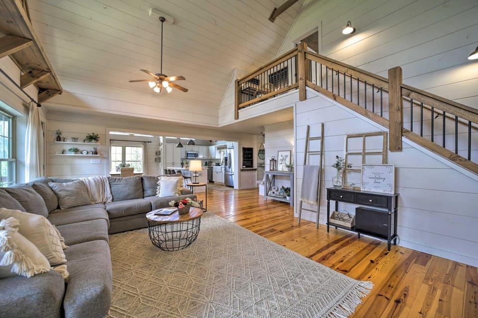 Ideal for Families! Lake Toxaway Getaway w/ Deck House in Gloucester