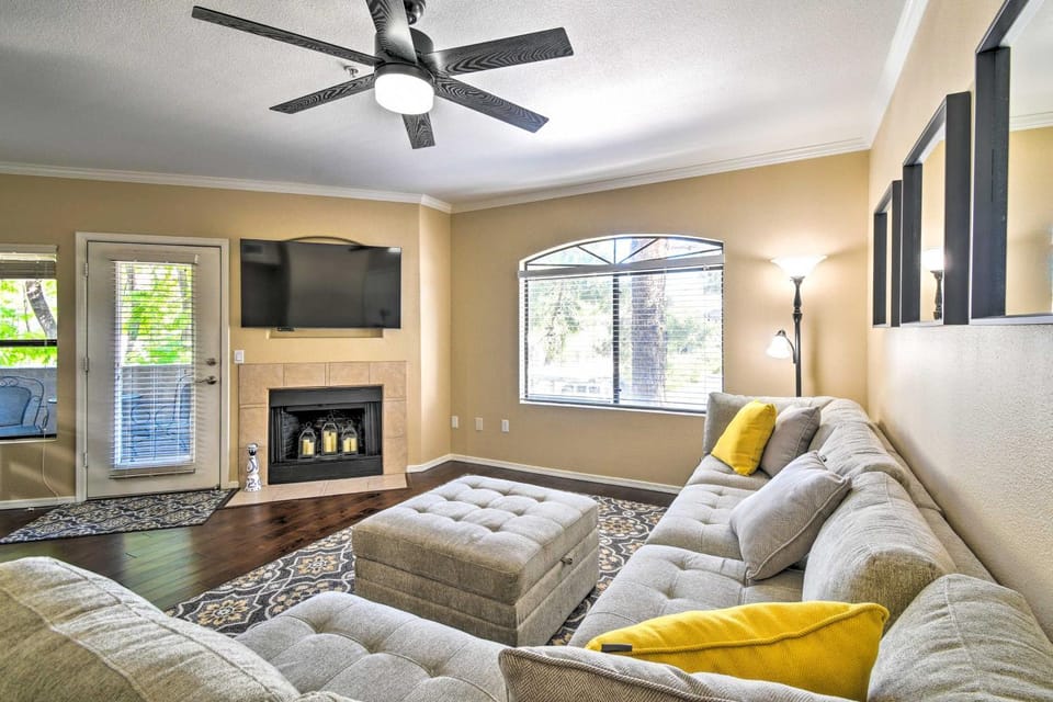 Mtn Views & Pool Access! Scottsdale Golf Retreat House in Scottsdale