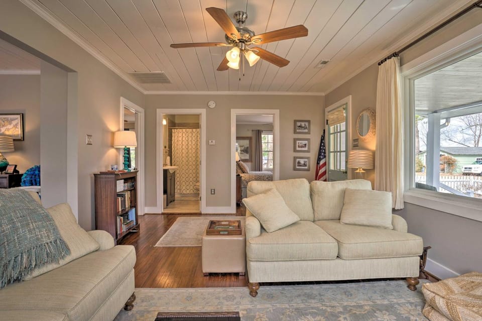 Private Yard & Water Views: Cozy Urbanna Cottage House in Virginia