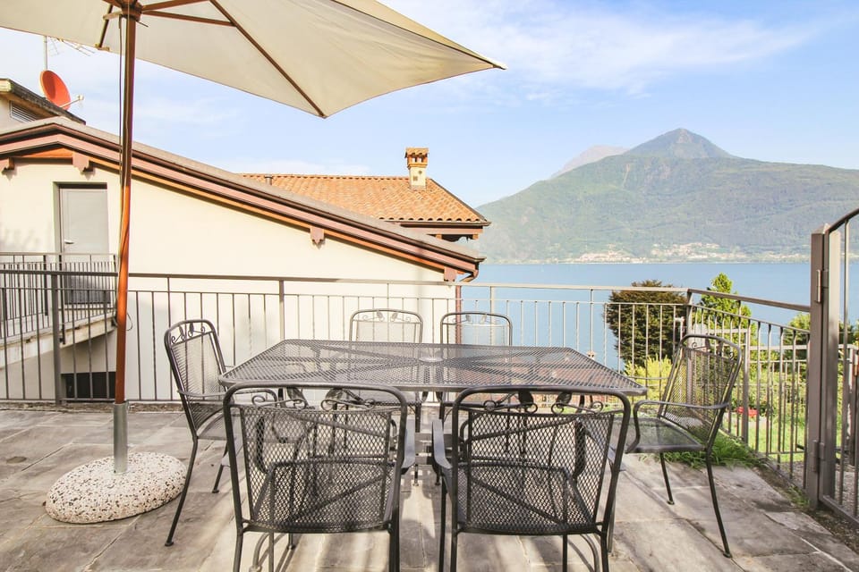 Patio, Natural landscape, View (from property/room), Balcony/Terrace, Dining area, Lake view, Mountain view