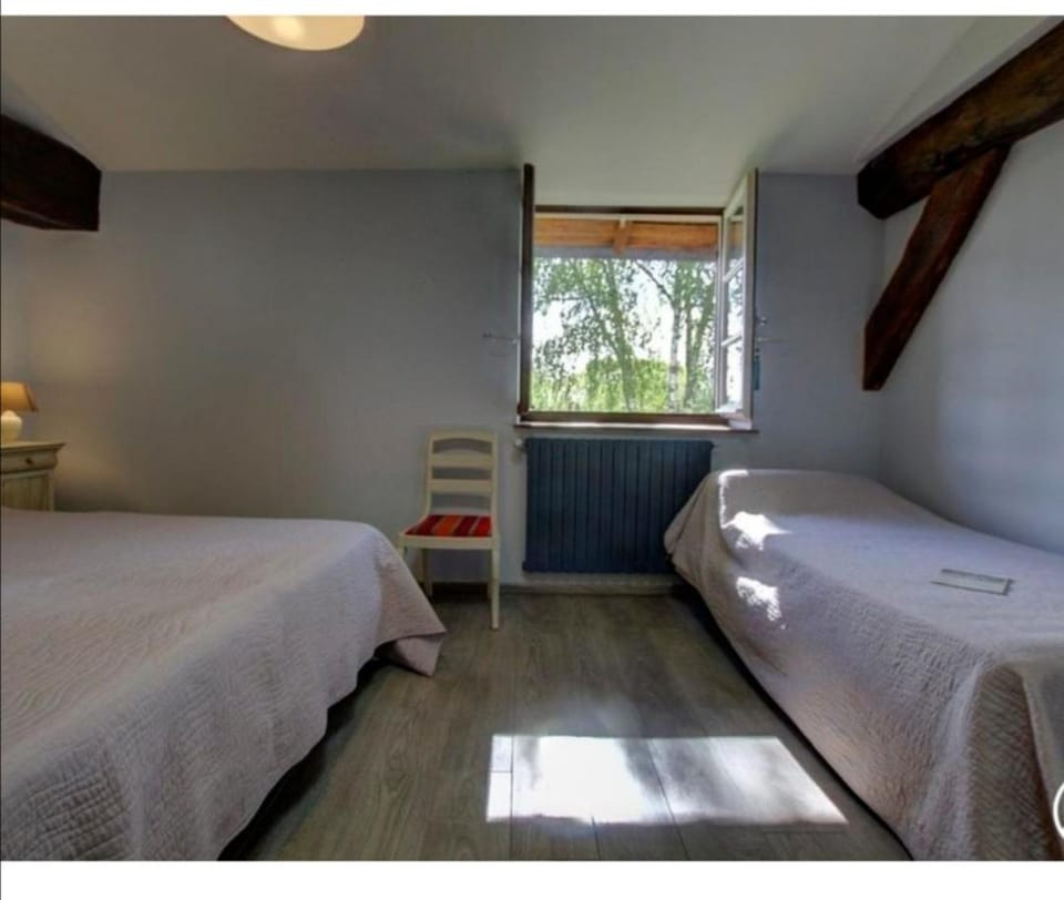 Chambres d'hôtes Les Vignes Bed and Breakfast in Auvergne-Rhône-Alpes