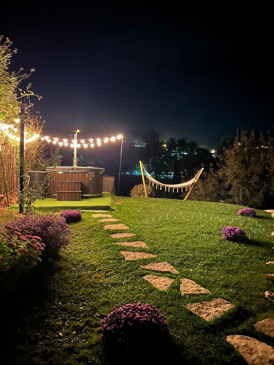 Garden, Hot Tub