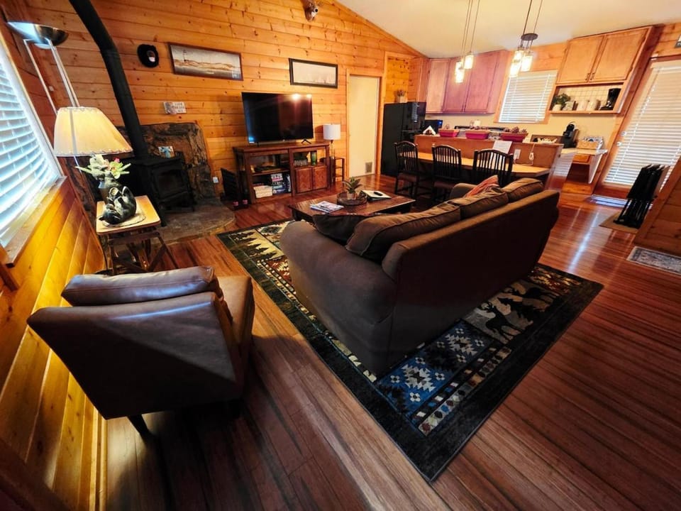 Bear Escapes II Affordable Luxury Cabin Cabin in Southern California