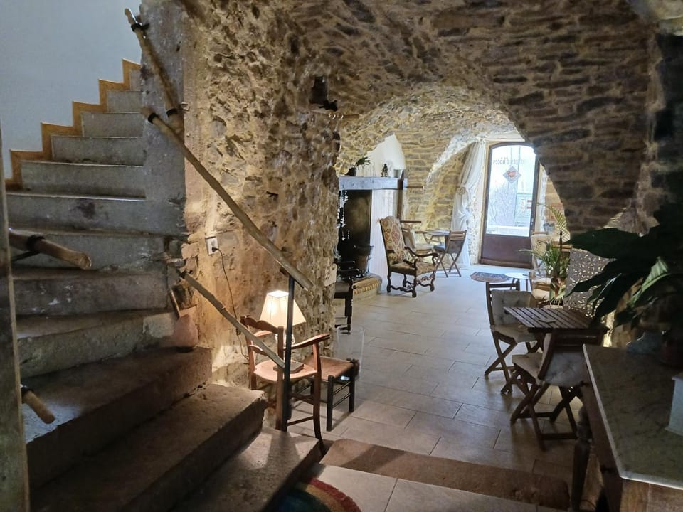 Au coeur du Caylar Bed and Breakfast in Occitanie
