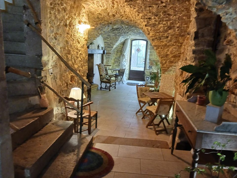 Au coeur du Caylar Bed and Breakfast in Occitanie