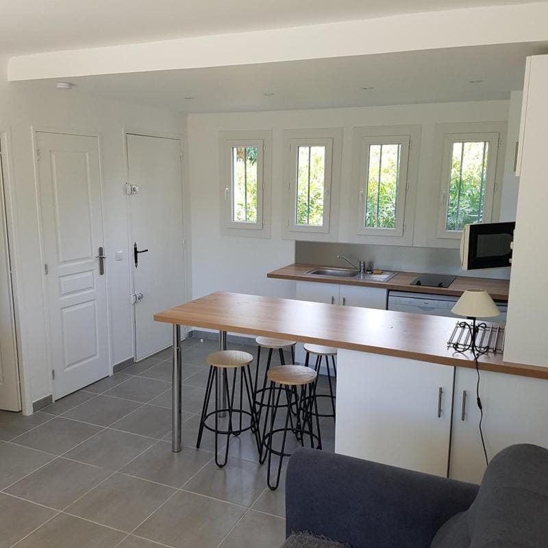 Bel appartement 2 pièces rénové proche plages rez de jardin Apartment in Cavalaire-sur-Mer