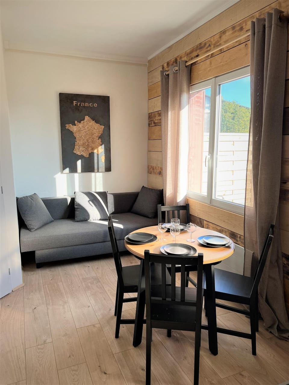 Living room, Dining area