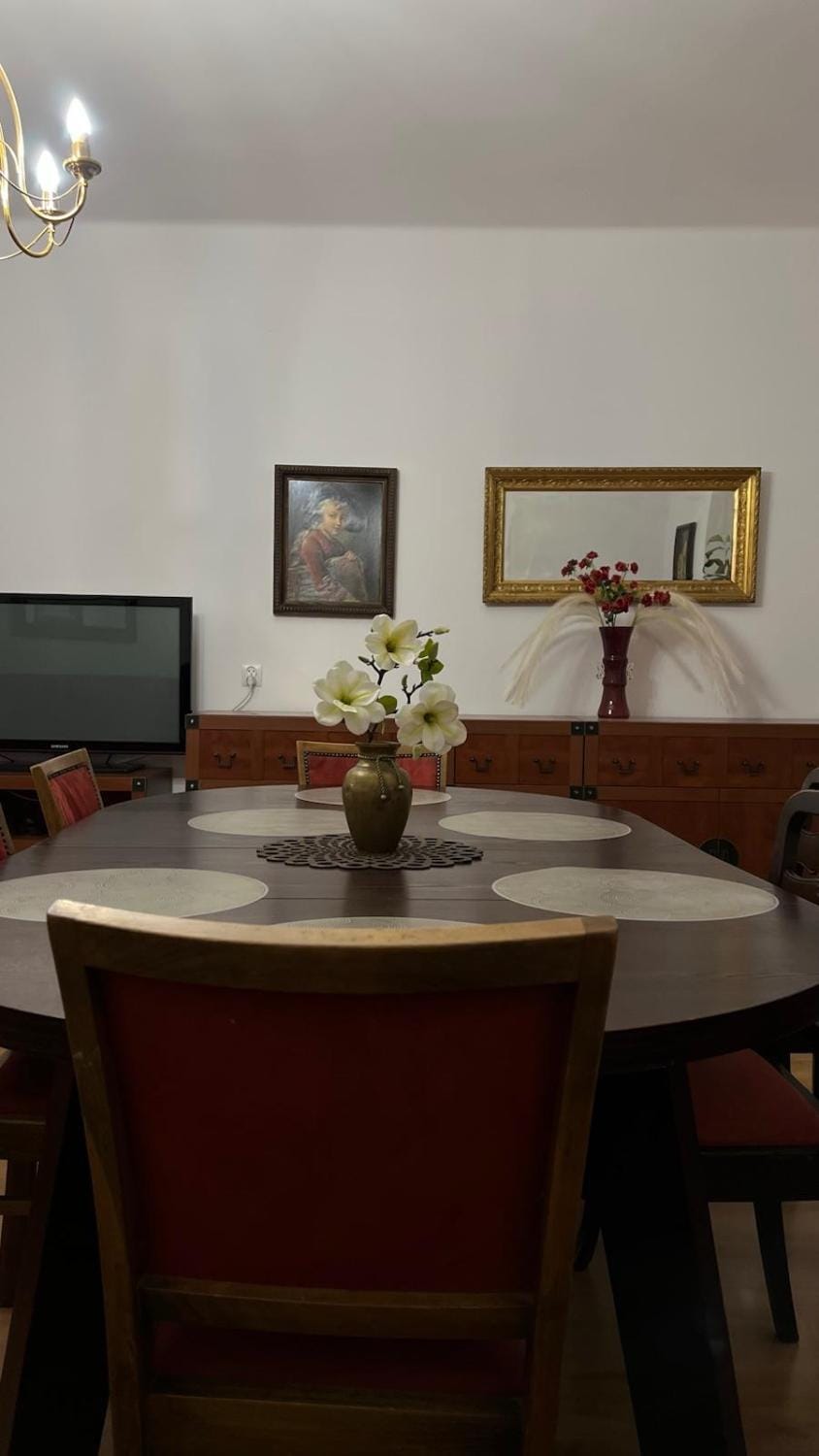 TV and multimedia, Living room, Photo of the whole room, Dining area, Bedroom