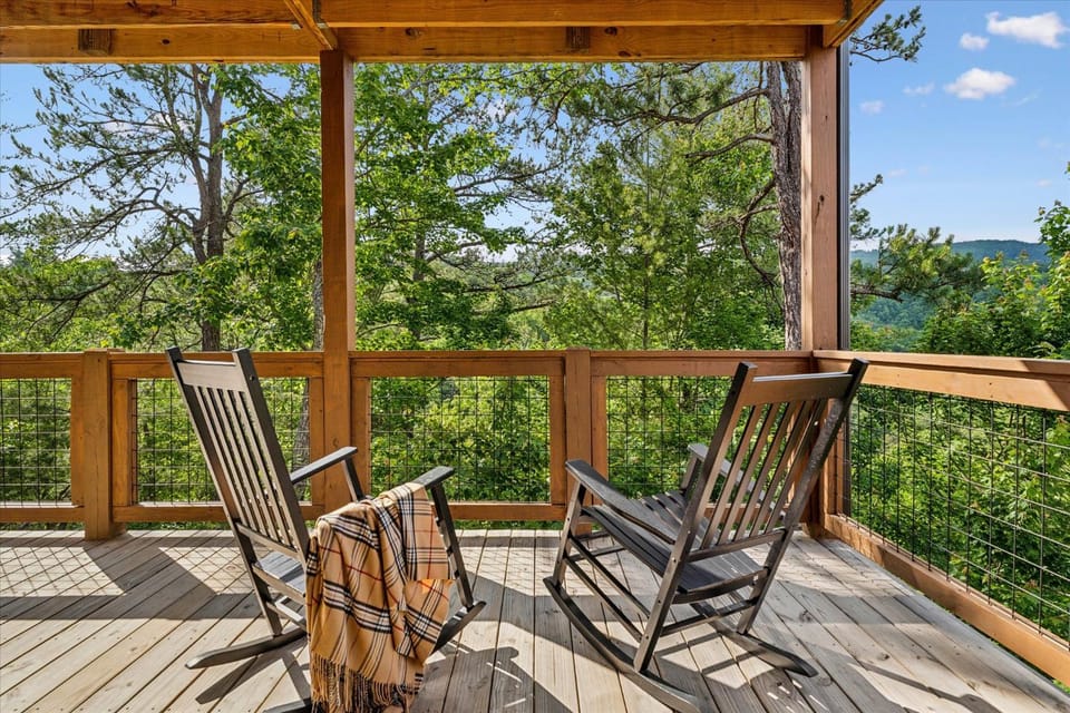 Smoky Views, Zero Blues Hot Tub Air Hockey House in Sevier County