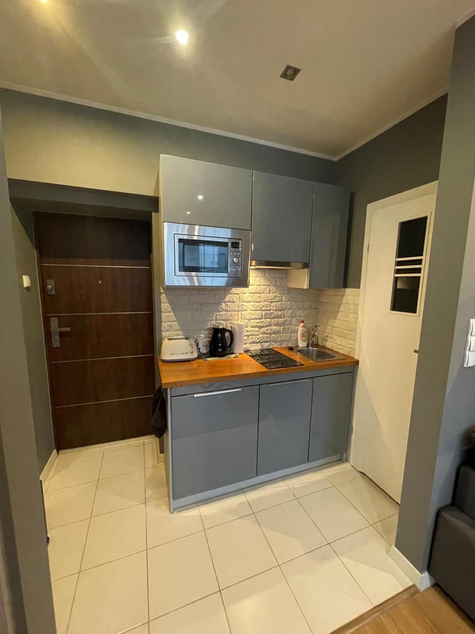 Kitchen or kitchenette