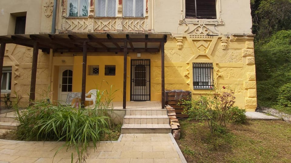 Property building, Facade/entrance, Spring, Day, Garden, Garden view