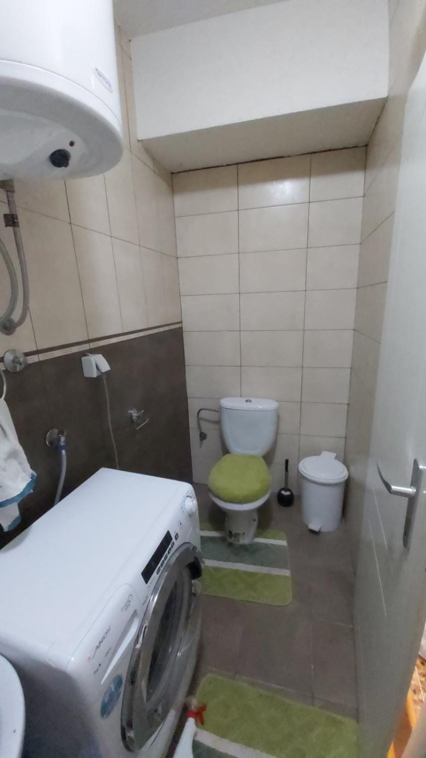 Shower, Toilet, Bathroom, towels, washing machine