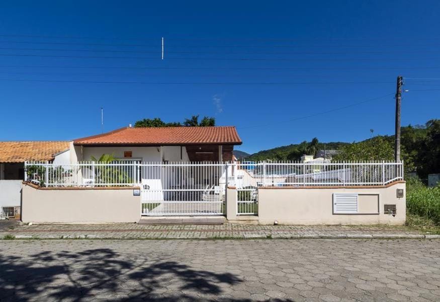 CASA JACUÍ A 350 METROS DA PRAIA House in Porto Belo