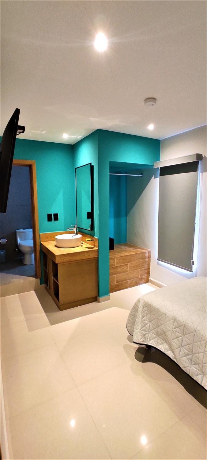 Bed, Bathroom, TV and multimedia, Photo of the whole room, Bedroom, safe