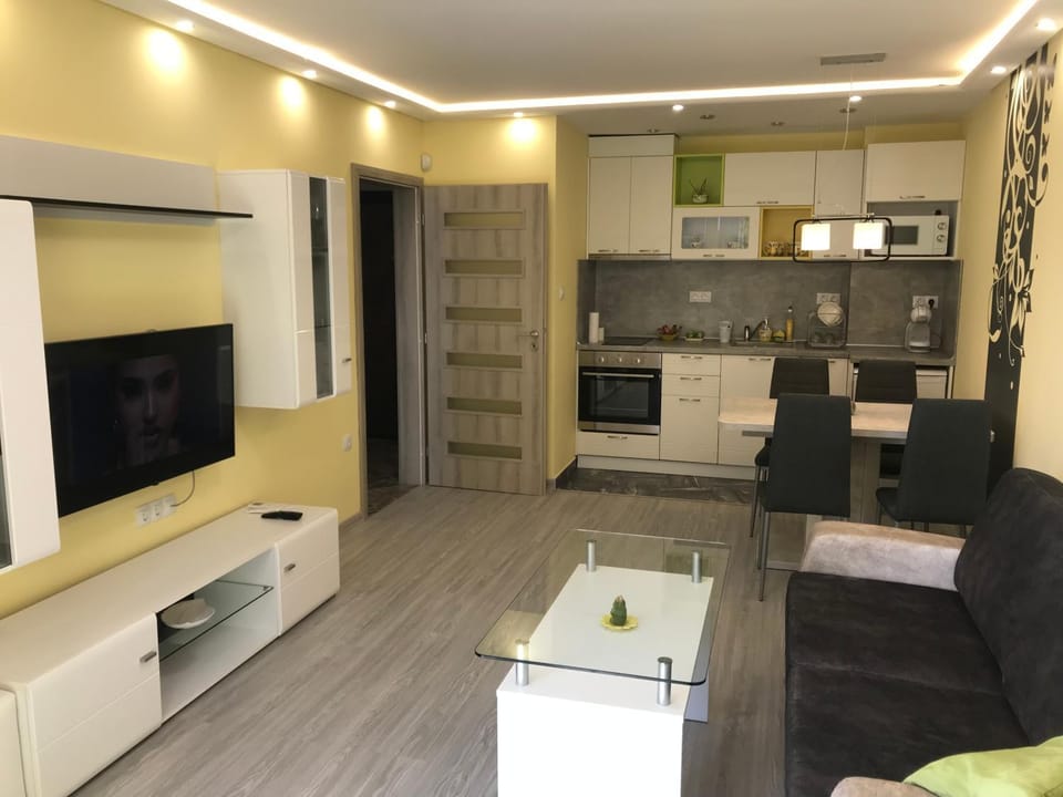 Kitchen or kitchenette, Living room