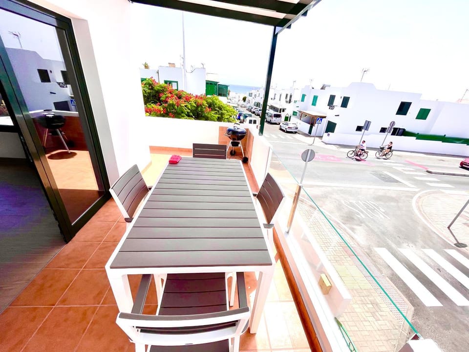 Balcony/Terrace, Street view