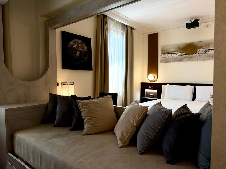 Photo of the whole room, Bedroom