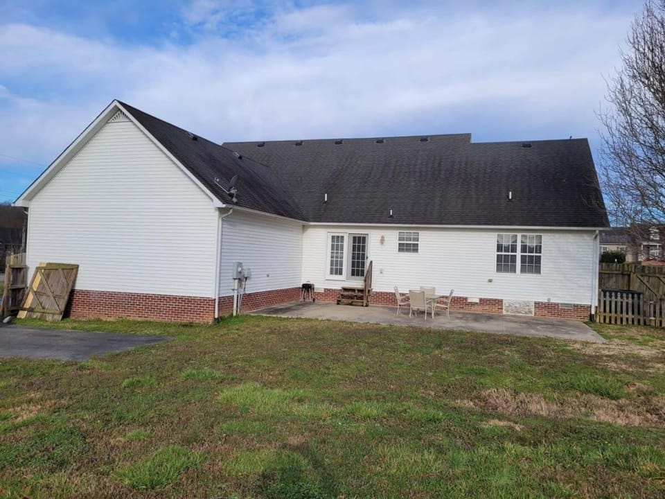 Fenced backyard! 6 miles to Cookeville Boat Dock! House in Center Hill Lake