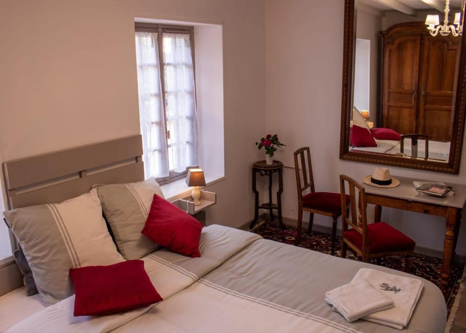 Une Suite au jardin Apartment in Normandy