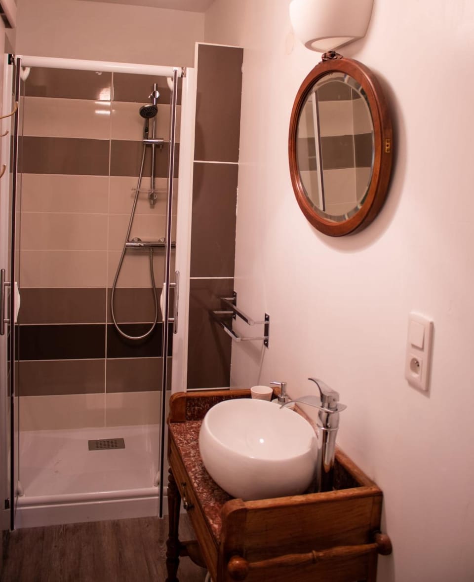 Une Suite au jardin Apartment in Normandy