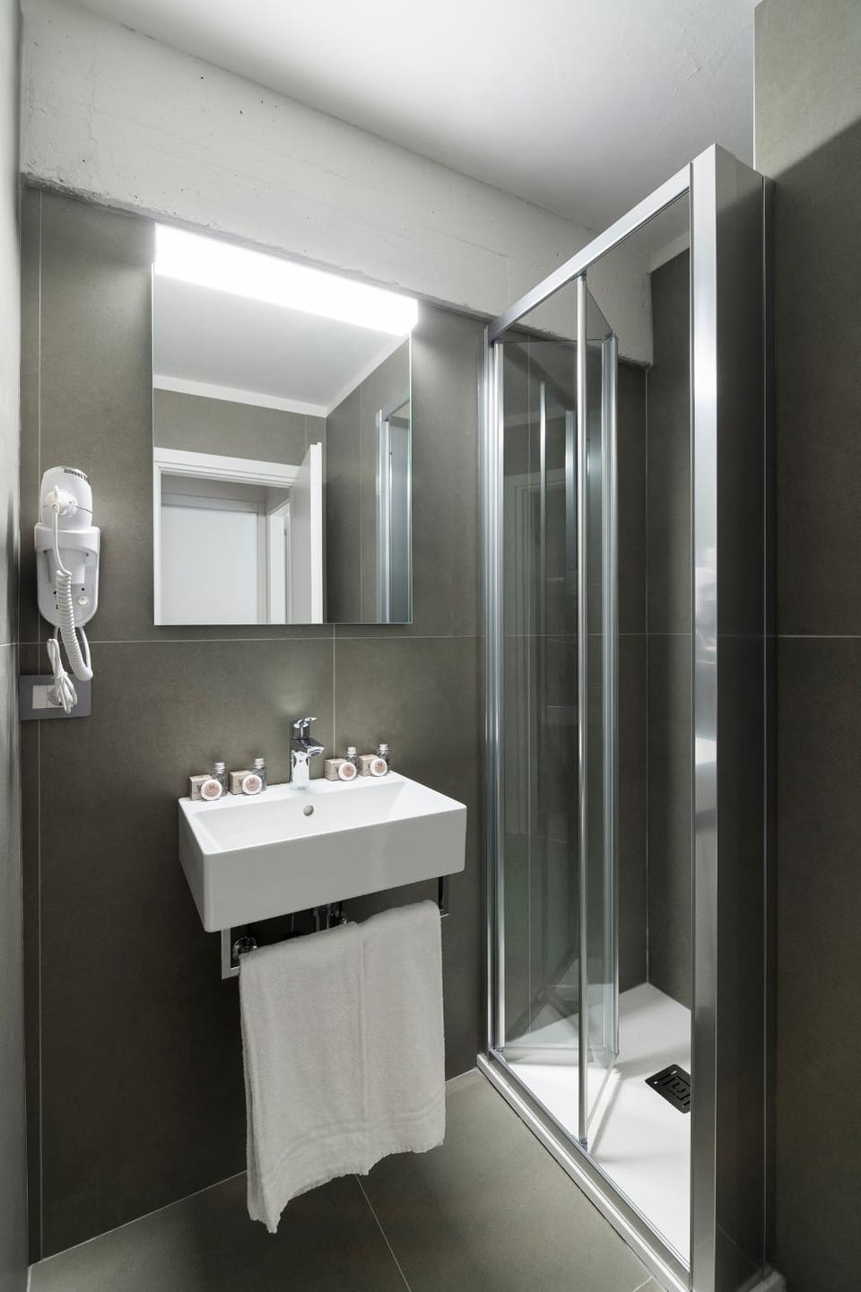 Shower, Bathroom, towels