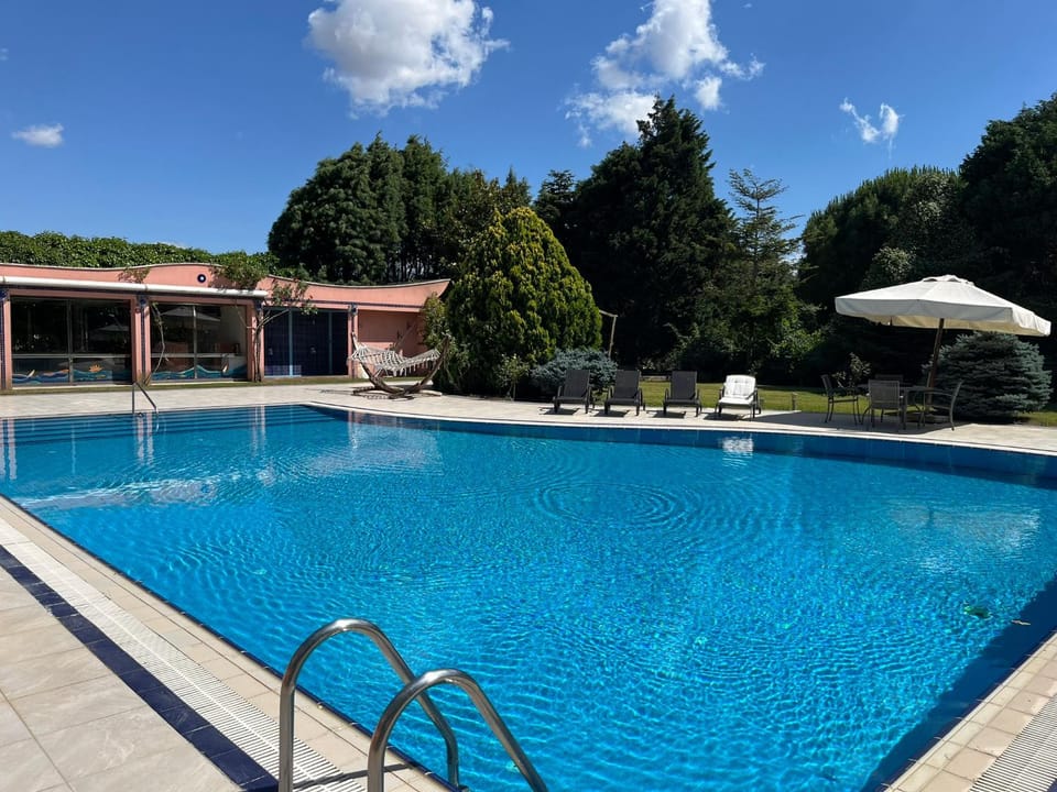 Silivri Gazitepe'de 3 katlı, havuzlu lüks villa Villa in İstanbul Province