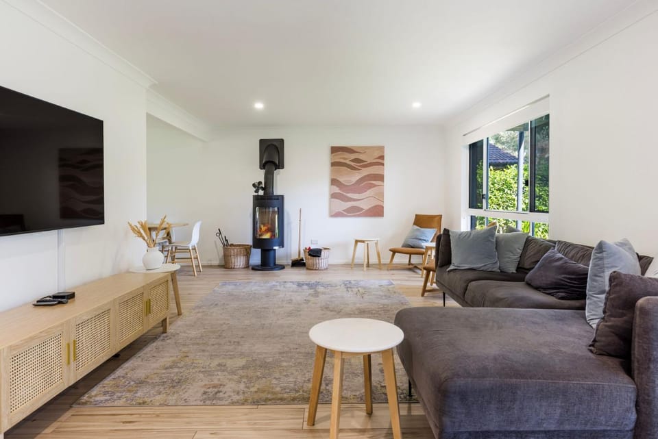 Coastal Oasis - Pet Friendly - 6 Mins Walk to Beach House in Callala Bay
